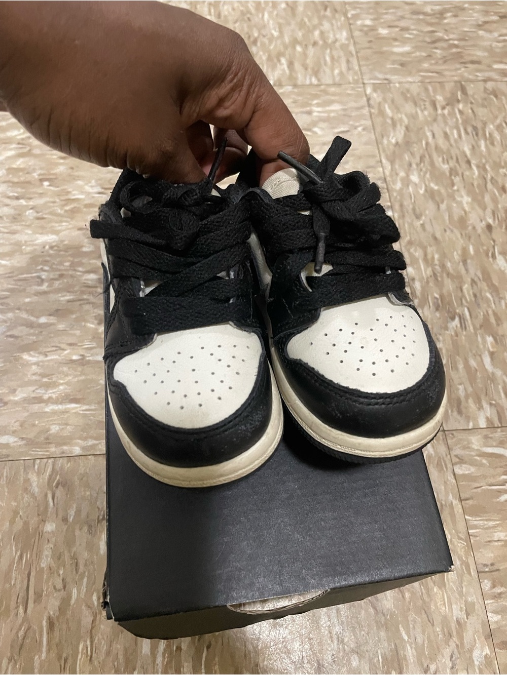 Jordan 1 Retro Low OG Mocha size 6c